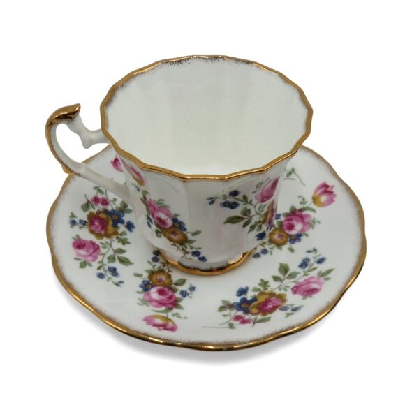 ELIZABETHAN Tea Cup And Saucer Gold Trim Scalloped Pink Flowers England Vintage - Picture 1 of 11